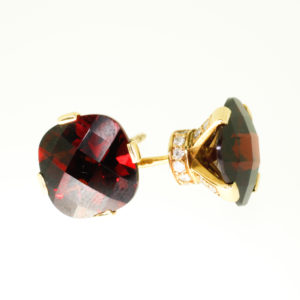 18ct yellow gold garnet & diamond stud earrings