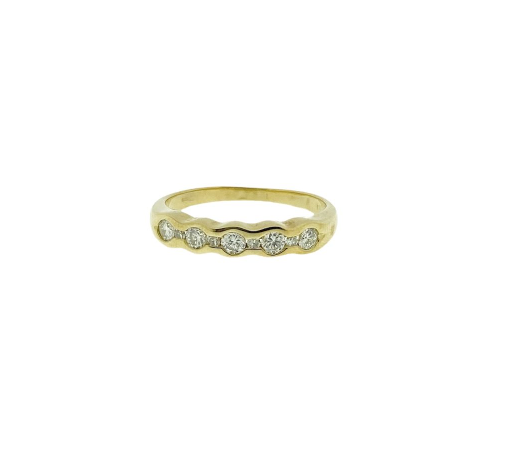 Preloved 18ct gold diamond set ring