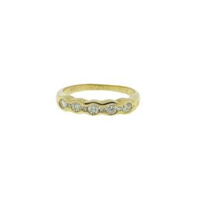 Preloved 18ct gold diamond set ring
