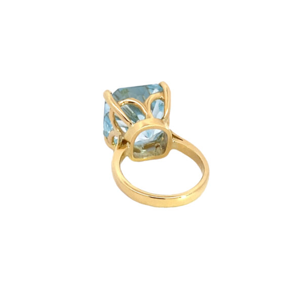 18ct Yellow Gold 21.95ct Concave Blue Topaz Ring