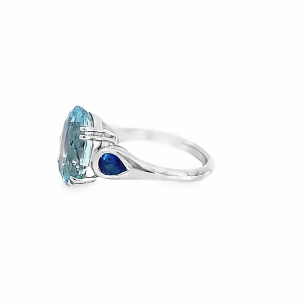 18ct White Gold Aqumarine & Sapphire Ring